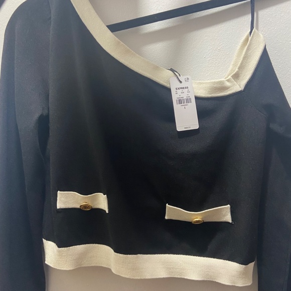 tipped off shoulder novelty button cropped sweater - Picture 5 of 8